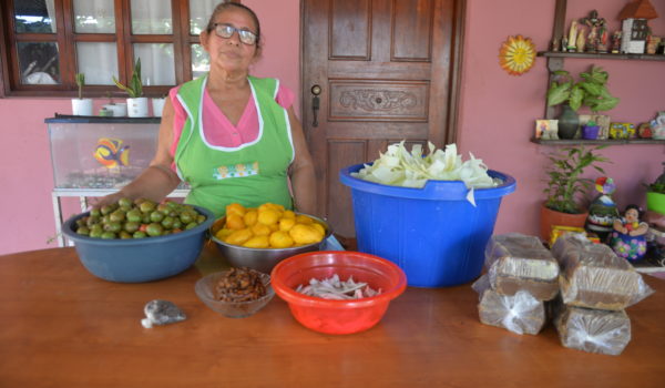 Mercedes Vargas, la mujer que ha mantenido vivas las costumbres de Semana Santa por cuatro décadas