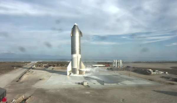 Starship de SpaceX: el prototipo de nave espacial de Elon Musk consigue aterrizar pero poco después se incendió y explotó