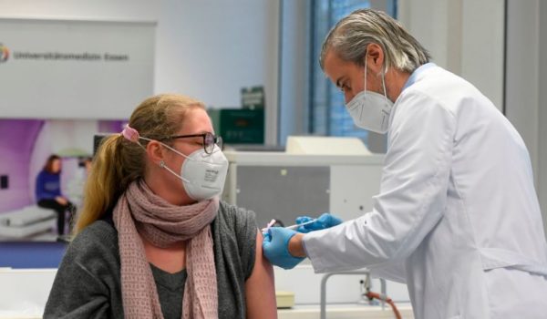Coronavirus: 4 razones que explican por qué la Unión Europea está retrasada la vacunación contra la covid-19