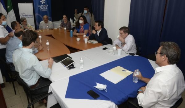Arturo Cruz busca información sobre la inscripción de precandidatos presidenciales en Ciudadanos por la Libertad