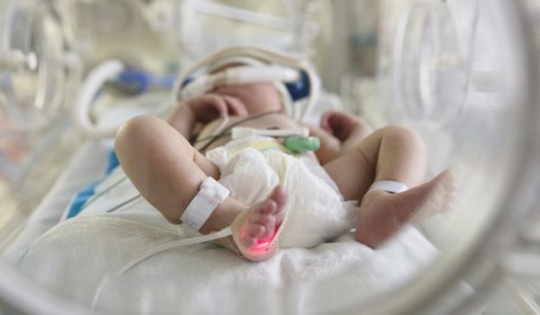 Coronavirus en Brasil: por qué mueren 10 veces más bebés por covid-19 en el país sudamericano que en Estados Unidos