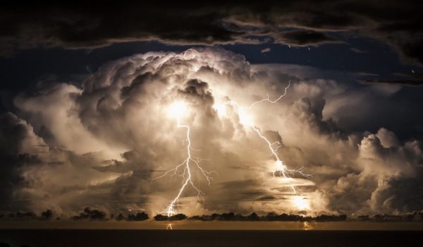 Cómo miles de millones rayos pudieron ser el origen de la vida en la Tierra