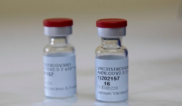 Vacuna contra el coronavirus: cómo se compara la de Johnson & Johnson con otras vacunas para la covid-19