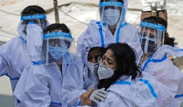 Coronavirus en India: las imágenes que muestran la desgarradora crisis del país