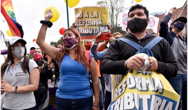 Paro nacional en Colombia: miles de personas marchan en protesta por la reforma tributaria en medio de un grave repunte de casos de coronavirus