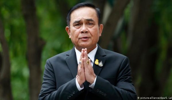 El primer ministro de Tailandia deberá pagar multa por no usar mascarilla