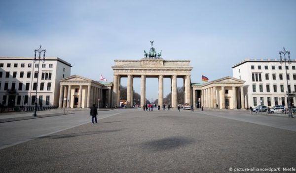 Turistas estadounidenses vacunados podrán visitar la Unión Europea en el verano