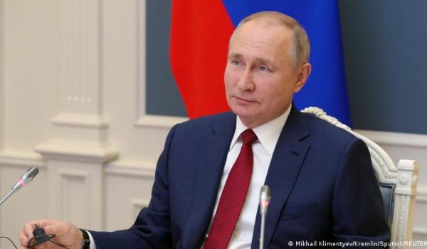 Putin firma ley que le permite quedarse en el poder hasta 2036