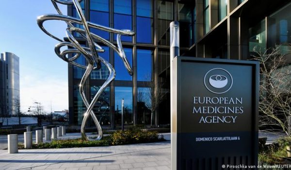 EMA sobre vacuna de AstraZeneca: trombos deben ser considerados efectos secundarios raros