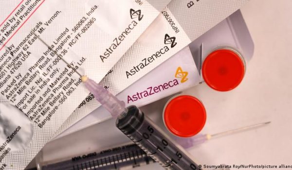 Reino Unido recomienda vacunas alternativas a AstraZeneca para menores de 30 años