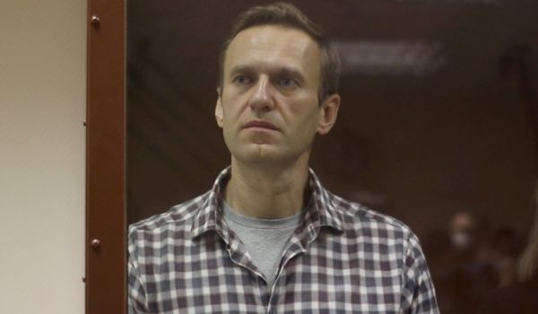 Alexei Navalny «está perdiendo sensibilidad en piernas y manos»: el deterioro de la salud del principal opositor de Putin en prisión