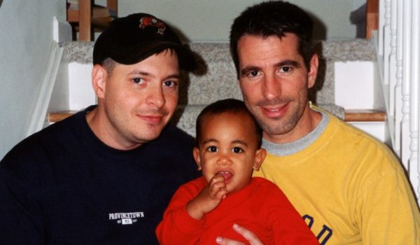 «Encontramos un bebé en el metro de Nueva York y ahora es nuestro hijo»