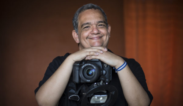 Jorge Mejía Peralta, el fotógrafo que en 2018 cubrió 54 manifestaciones con sus propios recursos