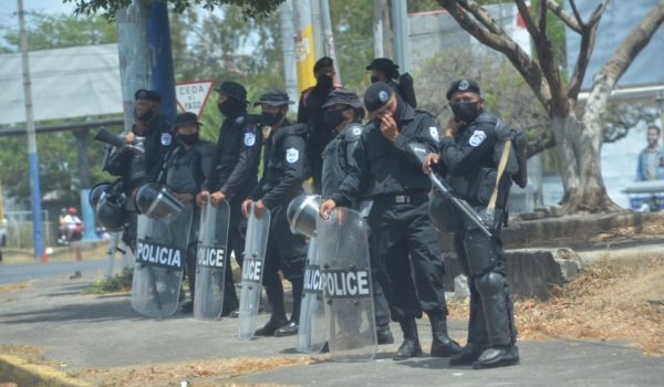 LA PRENSA constató la presencia de policías desde Metrocentro hasta la rotonda de Ticuantepe. LA PRENSA/ROBERTO FONSECA