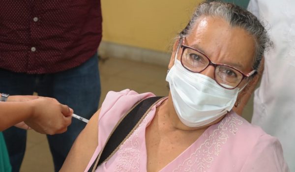 Peligran 297 mil vacunas contra el Covid-19 debido a la situación en India