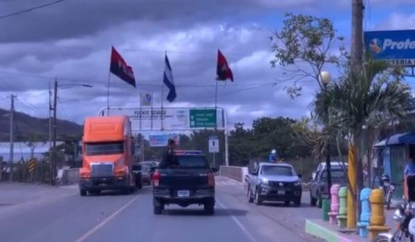 Policía impide entrada de Miguel Mora a Estelí y le indican que tiene prohibido hacer política