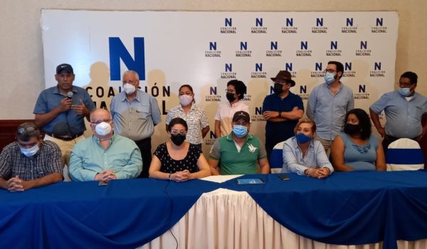 Miembros de la Coalición Nacional denuncian que el proyecto de reforma a la Ley Electoral plantea un significativo retroceso. LA PRENSA / E. INESTROZA