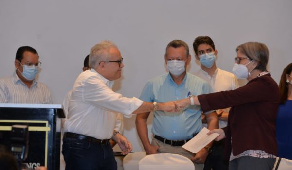 Noel Vidaurre se inscribe como precandidato presidencial de la Alianza Ciudadana