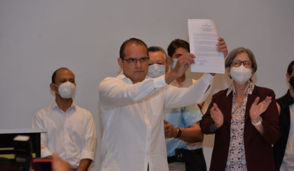 Un rostro nuevo entra a la política. Américo Treminio se inscribe como precandidato presidencial en la Alianza Ciudadana