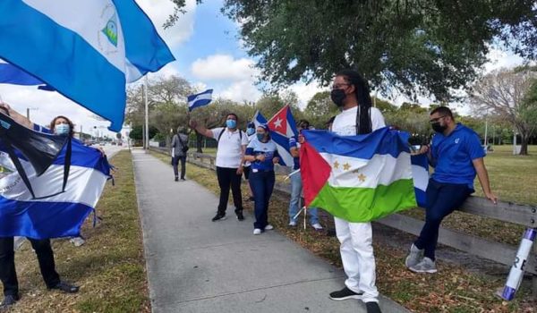 Nicas protestan en Miami junto a precandidatos presidenciales