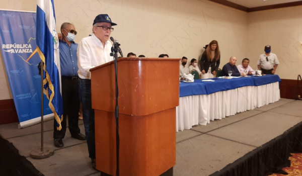 Noel Vidaurre lanza su precandidatura presidencial con miras a inscribirse en la Alianza Ciudadana