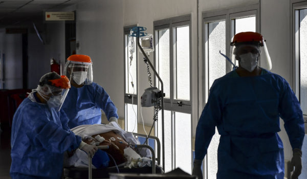 Argentina registra más de 35,000 casos y 745 muertes en un día por Covid-19