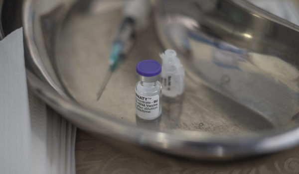 La industria farmacéutica pide que se compartan las dosis de vacunas anticoronavirus