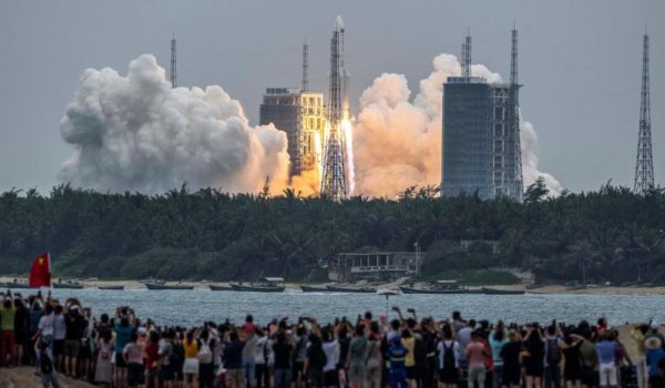 Cohete chino: la dura crítica de la NASA a Pekín por su «irresponsabilidad» y «falta de transparencia» ante la entrada descontrolada del Long March 5B a la Tierra
