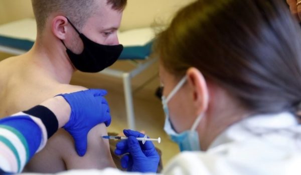 Vacuna contra la covid-19: Estados Unidos aprueba el uso de la de Pfizer en menores a partir de 12 años