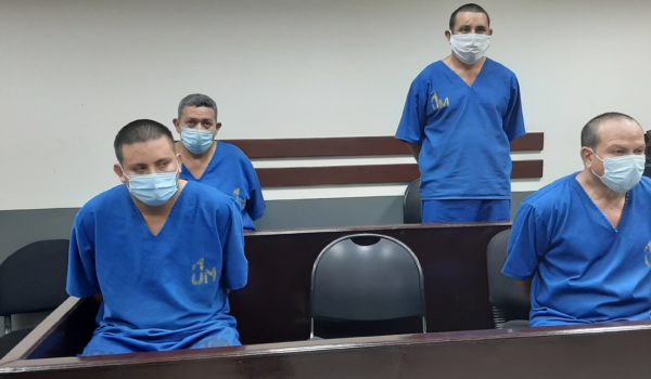 A cuatro años y seis meses de prisión han sido sentenciado cuatro ganaderos chontaleños por el delito de falsificación de moneda ( córdoba) LA PRENSA/Ernesto García