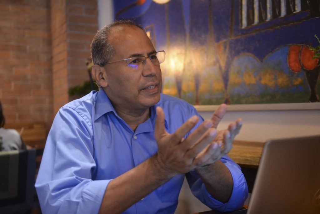 José Antonio Peraza Collado es nicaragüense, profesor universitario, experto en Sistemas Políticos y Electorales, y experto en Proyectos de Desarrollo. LA PRENSA / Roberto Fonseca. LA PRENSA