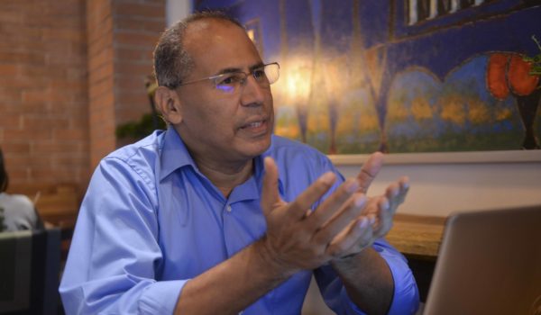 José Antonio Peraza Collado es nicaragüense, profesor universitario, experto en Sistemas Políticos y Electorales, y experto en Proyectos de Desarrollo. LA PRENSA / Roberto Fonseca. LA PRENSA