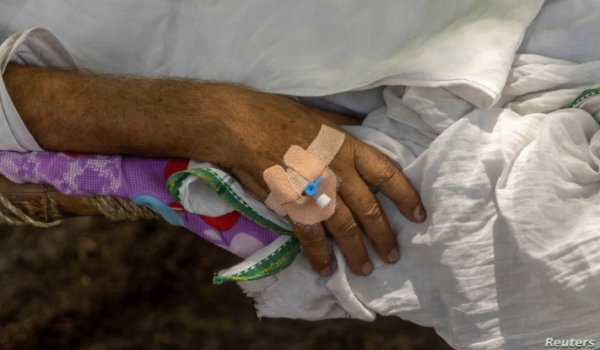 Médicos indios formados en el exterior piden permiso para ejercer en crisis de COVID-19