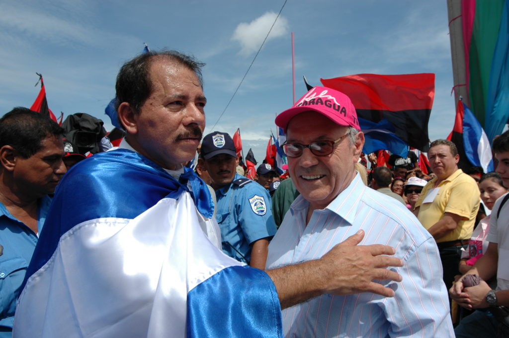 Daniel Ortega y su exvicepresidente Jaime Morales Carazo, dueño de la residencia de Ortega y Rosario Murillo en El Carmen. LA PRENSA/ ARCHIVO