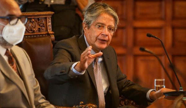 Quién es Guillermo Lasso, el exbanquero que asume la presidencia de Ecuador en medio de la peor crisis económica y de salud de la historia del país