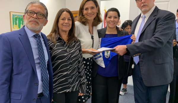 Congresista estadounidense busca apoyo de demócratas para aprobación de la Ley Renacer 
