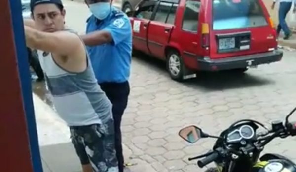 Exreo político Lenín Salablanca le envía mensaje a la oposición mientras es asediado por la Policía del régimen