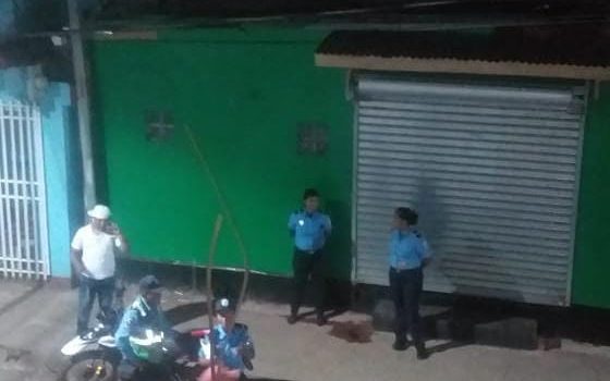 «Siento que será una noche difícil». Policía Orteguista asedia viviendas de periodistas en Bluefields