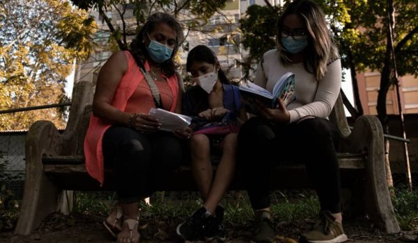 Crisis en Venezuela | «Se va la luz y los equipos no tienen baterías»: las detalladas cartas en que un paciente de covid-19 denuncia antes de morir las carencias de un hospital cerca de Caracas