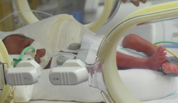 Nonillizos por sorpresa: la mujer que dio a luz a 9 bebés