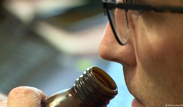 «El café es espantoso, es una mezcla entre gasolina, algo podrido». La distorsión en el olfato tras padecer covid-19