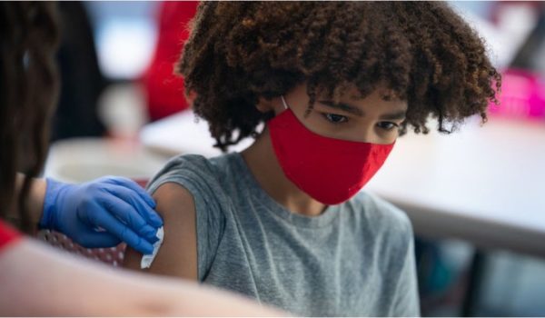 Vacuna contra la covid-19: la difícil decisión de vacunar o no a los niños