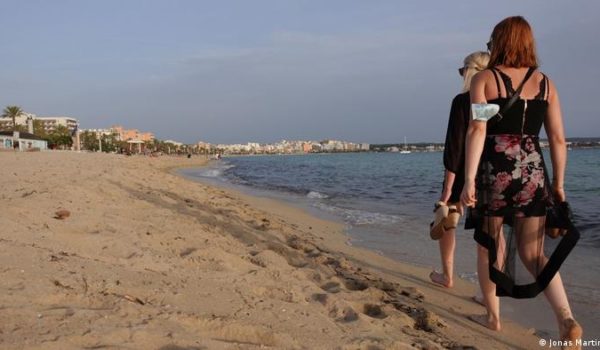 Brote masivo de covid deja varados a miles de estudiantes en Mallorca
