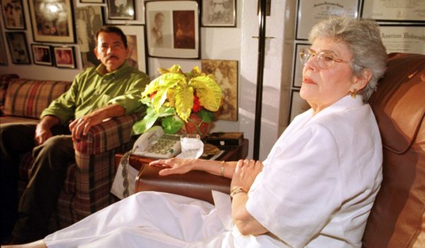 El fantasma de doña Violeta que persigue a Daniel Ortega