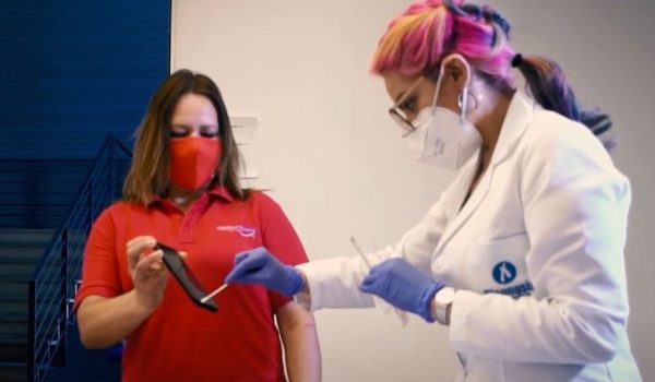 Prueba de covid-19: el novedoso método de un investigador chileno para ayudar a detectar pacientes asintomáticos usando el celular