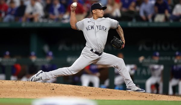 Jonathan Loaisiga lanza un inning perfecto ante los Filis
