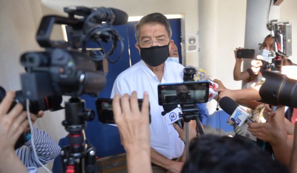 Escritor Sergio Ramírez acusa al régimen de perseguir, tomar rehenes y aterrorizar hogares