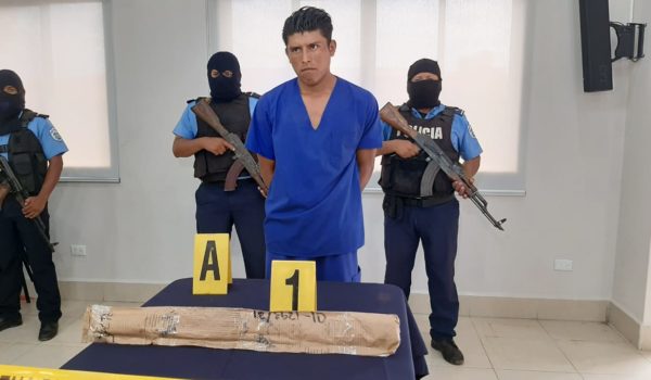 Policía captura a hombre que mató a machetazos a su pareja e hijastro en Siuna