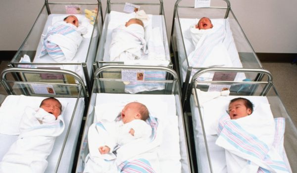 Cómo los químicos tóxicos que nos rodean pueden afectar la fertilidad femenina