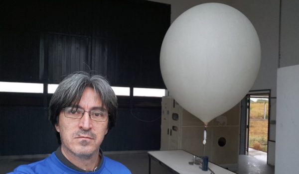 Cómo funcionan los «globos sonda» que se elevan a diario y ayudan a los pronósticos meteorológicos